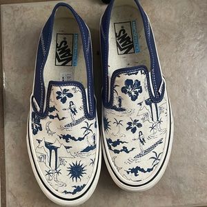 Hawaiian surfer vans!